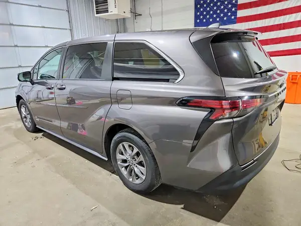 5TDKRKEC5MS009079 2021 TOYOTA SIENNA - Image 2