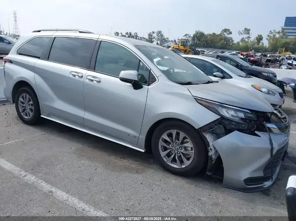 5TDKRKEC5MS010782 2021 TOYOTA SIENNA - Image 1