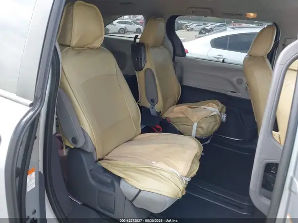 5TDKRKEC5MS010782 2021 TOYOTA SIENNA - Image 8