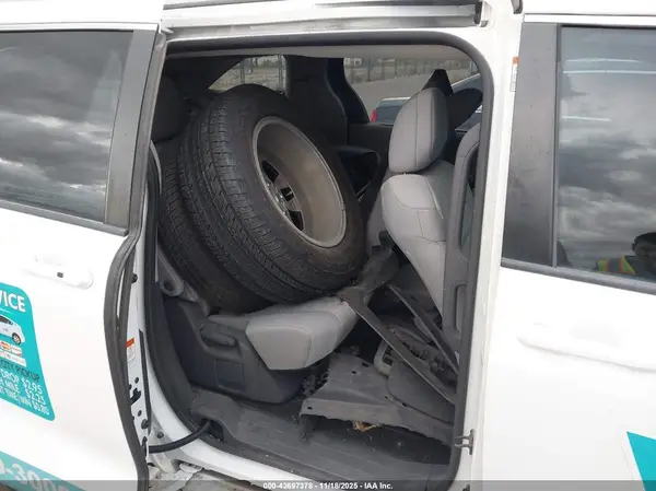 5TDKRKEC5MS014993 2021 TOYOTA SIENNA - Image 8