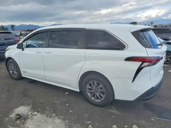 5TDKRKEC5MS027453 2021 TOYOTA SIENNA - Image 2