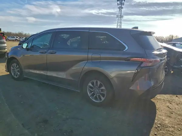 5TDKRKEC5MS034385 2021 TOYOTA SIENNA - Image 2