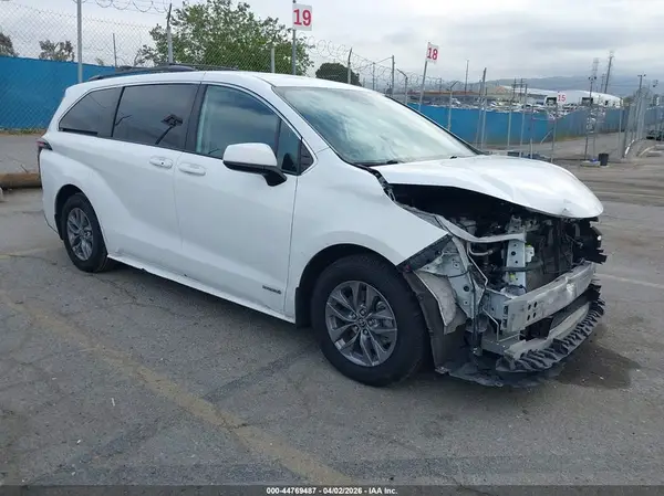 5TDKRKEC5MS036380 2021 TOYOTA SIENNA - Image 1