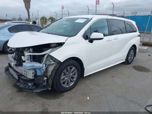 5TDKRKEC5MS036380 2021 TOYOTA SIENNA - Image 2