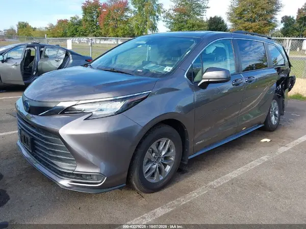 5TDKRKEC5MS038145 2021 TOYOTA SIENNA - Image 2
