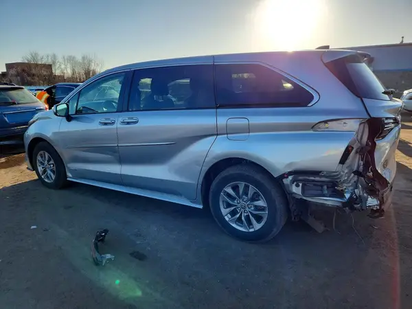 5TDKRKEC5MS051493 2021 TOYOTA SIENNA - Image 2