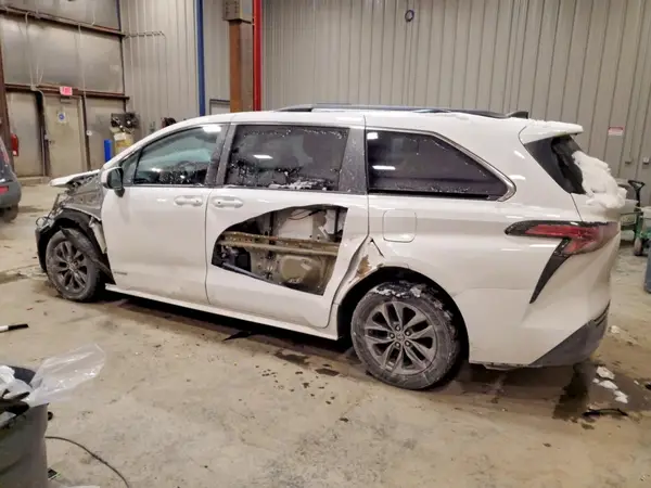 5TDKRKEC5MS058699 2021 TOYOTA SIENNA - Image 2