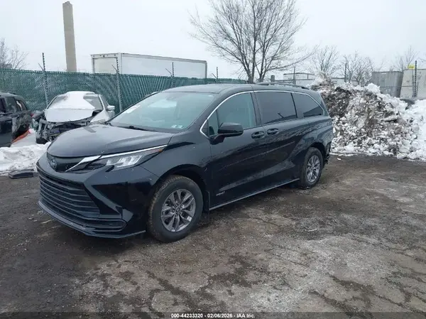 5TDKRKEC5MS063823 2021 TOYOTA SIENNA - Image 2