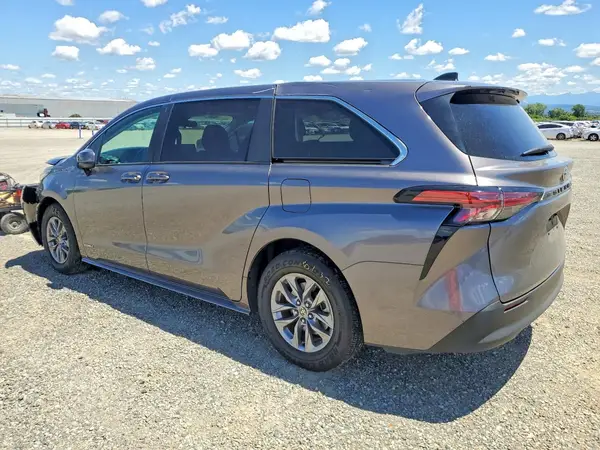 5TDKRKEC5MS066513 2021 TOYOTA SIENNA - Image 2