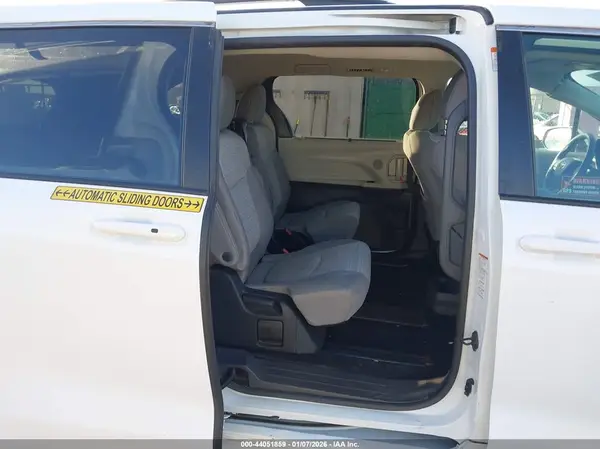 5TDKRKEC5NS076783 2022 TOYOTA SIENNA - Image 8