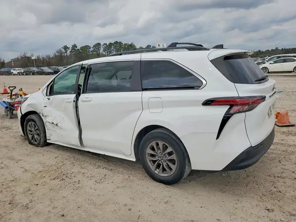 5TDKRKEC5NS079733 2022 TOYOTA SIENNA - Image 2