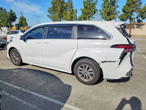 5TDKRKEC5NS085497 2022 TOYOTA SIENNA - Image 2