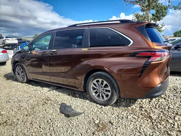 5TDKRKEC5NS094619 2022 TOYOTA SIENNA - Image 2