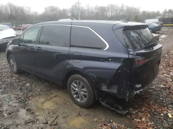5TDKRKEC5NS099528 2022 TOYOTA SIENNA - Image 2
