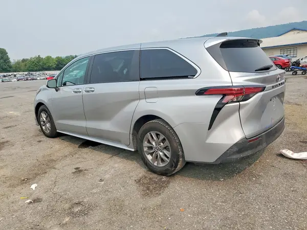 5TDKRKEC5NS106347 2022 TOYOTA SIENNA - Image 2