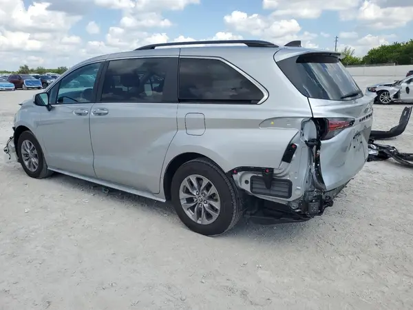 5TDKRKEC5NS124749 2022 TOYOTA SIENNA - Image 2