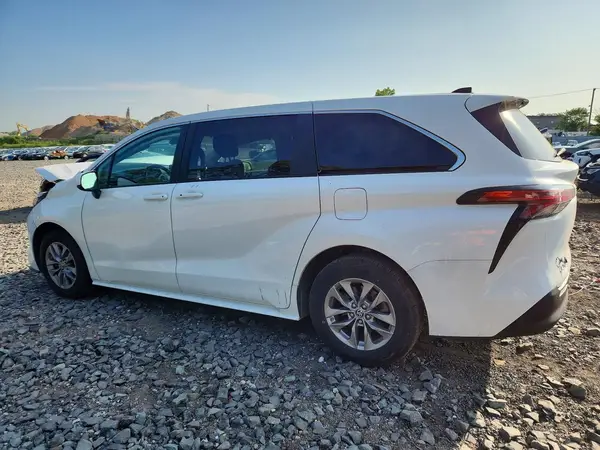 5TDKRKEC5NS128123 2022 TOYOTA SIENNA - Image 2