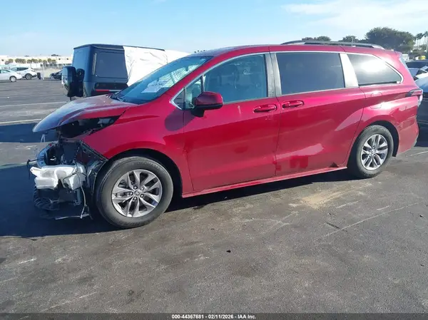 5TDKRKEC5NS132401 2022 TOYOTA SIENNA - Image 2