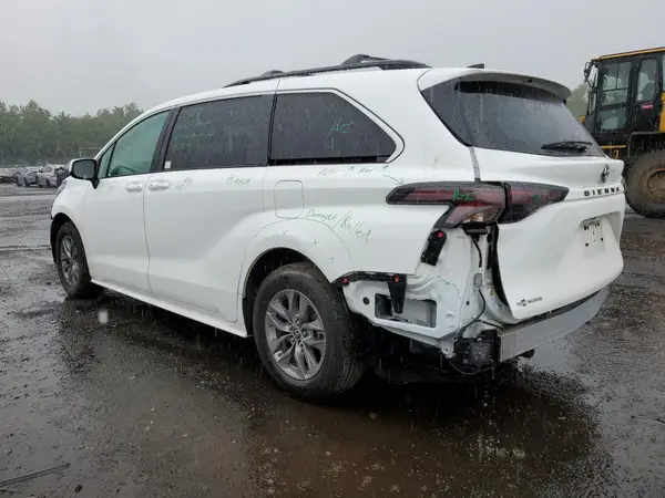 5TDKRKEC5PS139450 2023 TOYOTA SIENNA - Image 2