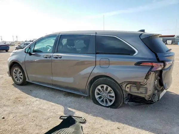 5TDKRKEC5PS154482 2023 TOYOTA SIENNA - Image 2