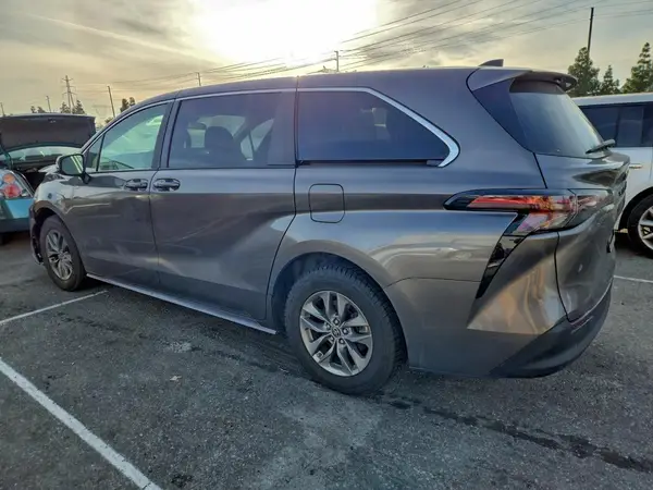 5TDKRKEC5RS184150 2024 TOYOTA SIENNA - Image 2
