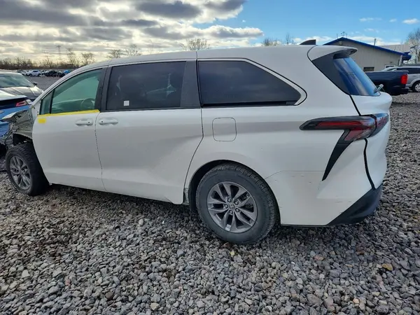 5TDKRKEC5RS185332 2024 TOYOTA SIENNA - Image 2