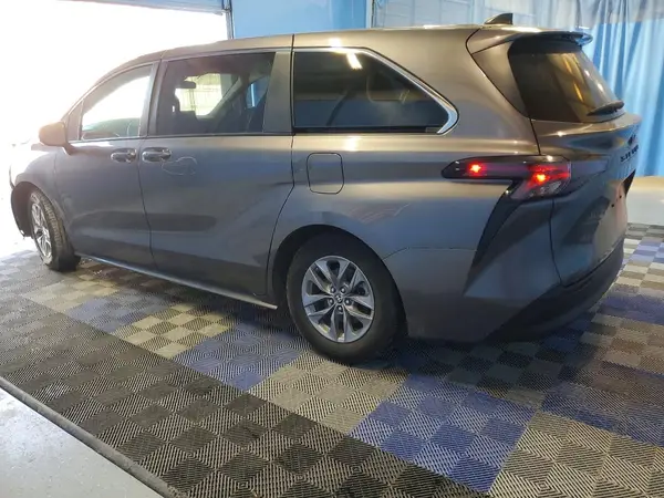 5TDKRKEC5RS187761 2024 TOYOTA SIENNA - Image 2