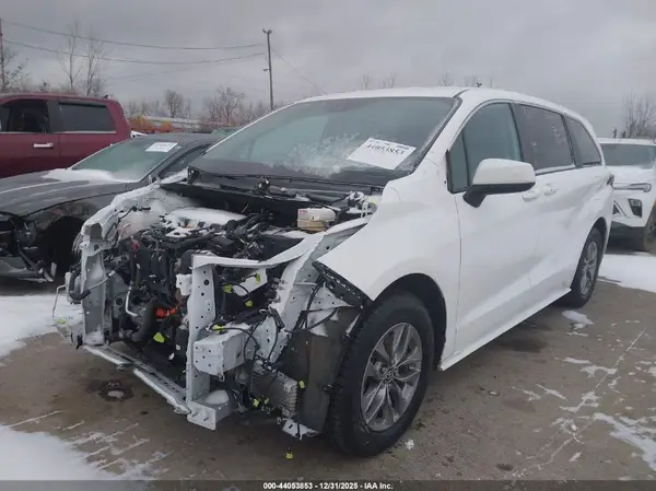 5TDKRKEC5RS195987 2024 TOYOTA SIENNA - Image 2