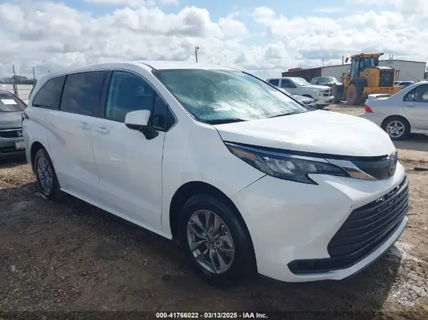 5TDKRKEC5RS196136 2024 TOYOTA SIENNA - Image 1