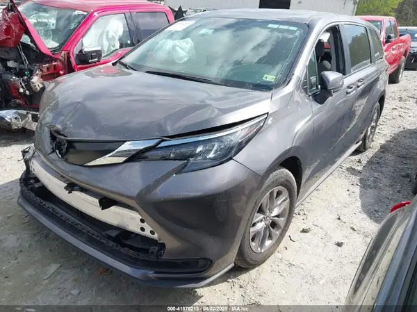 5TDKRKEC5RS202419 2024 TOYOTA SIENNA - Image 2