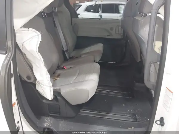 5TDKRKEC5RS202582 2024 TOYOTA SIENNA - Image 8