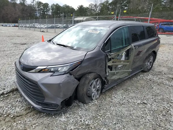 5TDKRKEC5RS208155 2024 TOYOTA SIENNA - Image 1