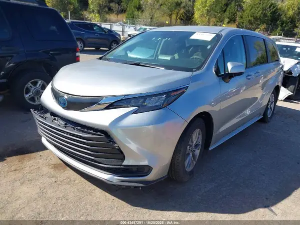 5TDKRKEC5RS210035 2024 TOYOTA SIENNA - Image 2