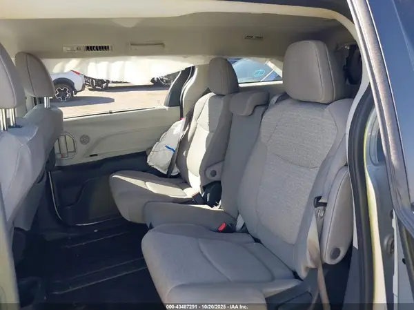 5TDKRKEC5RS210035 2024 TOYOTA SIENNA - Image 8