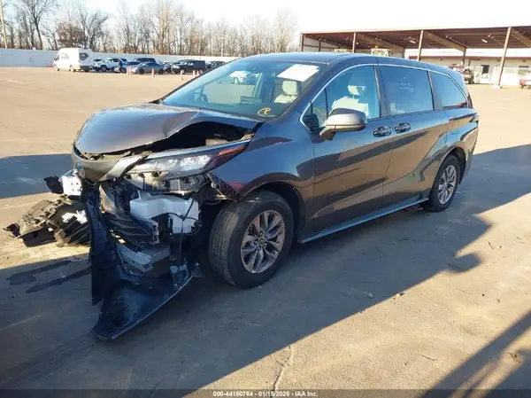 5TDKRKEC5SS225530 2025 TOYOTA SIENNA - Image 2