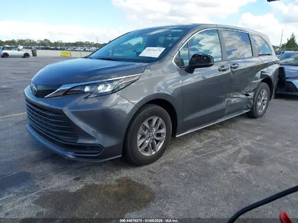 5TDKRKEC5SS225544 2025 TOYOTA SIENNA - Image 2