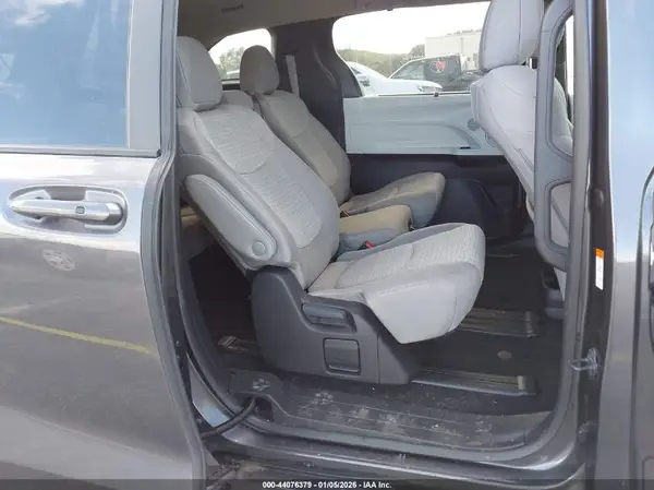 5TDKRKEC5SS225544 2025 TOYOTA SIENNA - Image 8
