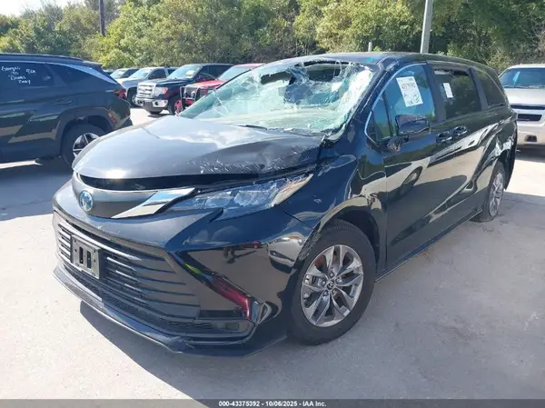 5TDKRKEC5SS246474 2025 TOYOTA SIENNA - Image 2