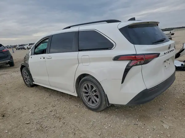 5TDKRKEC6MS011956 2021 TOYOTA SIENNA - Image 2