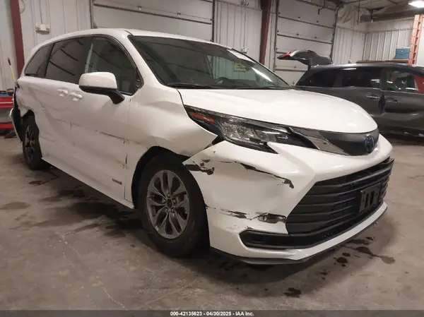 5TDKRKEC6MS016557 2021 TOYOTA SIENNA - Image 1