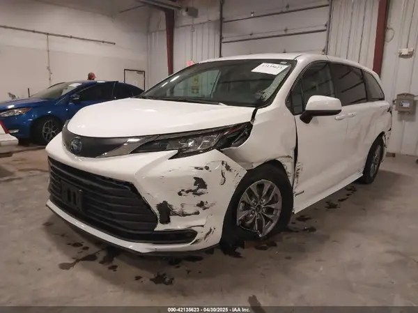 5TDKRKEC6MS016557 2021 TOYOTA SIENNA - Image 2