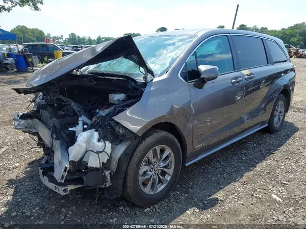 5TDKRKEC6MS018034 2021 TOYOTA SIENNA - Image 2