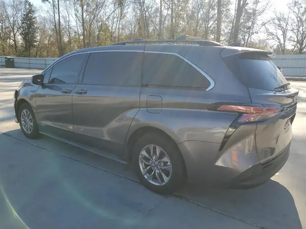 5TDKRKEC6MS026246 2021 TOYOTA SIENNA - Image 2