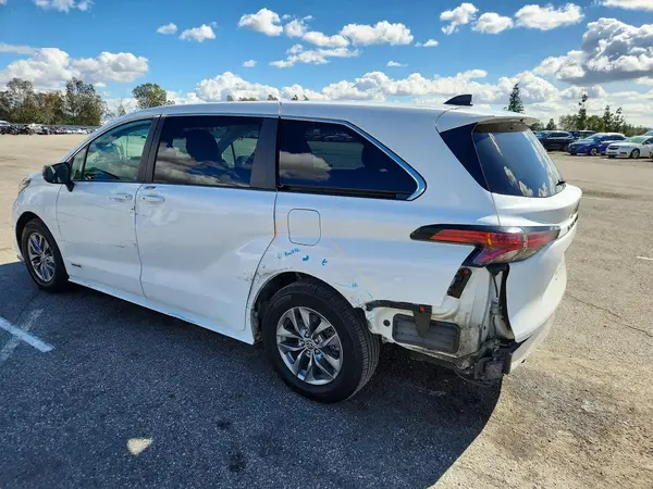 5TDKRKEC6MS027770 2021 TOYOTA SIENNA - Image 2