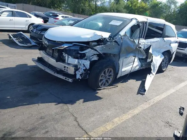 5TDKRKEC6MS030040 2021 TOYOTA SIENNA - Image 2