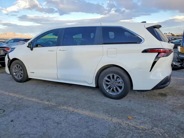5TDKRKEC6MS031768 2021 TOYOTA SIENNA - Image 2