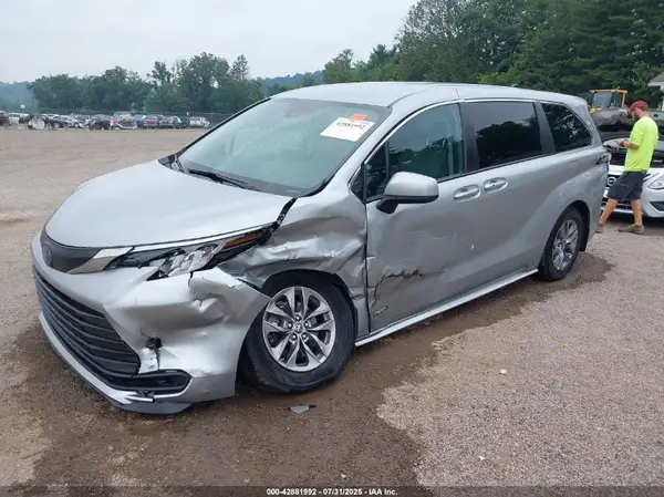 5TDKRKEC6MS031995 2021 TOYOTA SIENNA - Image 2