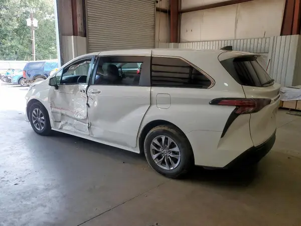 5TDKRKEC6MS042754 2021 TOYOTA SIENNA - Image 2