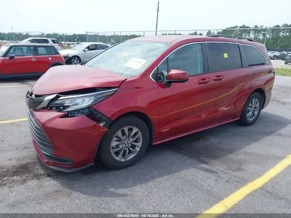 5TDKRKEC6MS043676 2021 TOYOTA SIENNA - Image 2