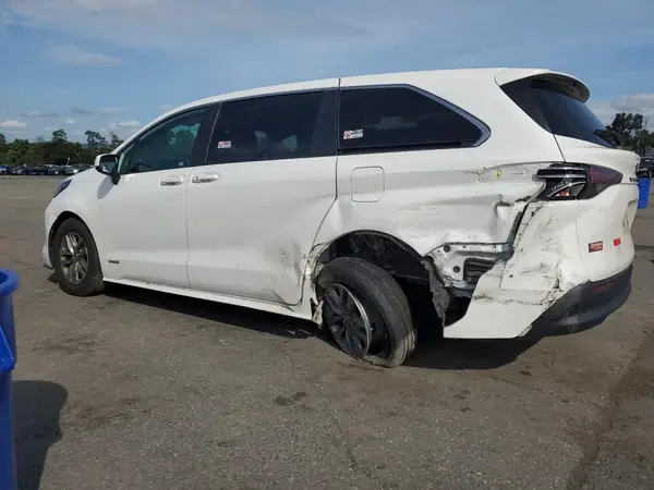 5TDKRKEC6MS043743 2021 TOYOTA SIENNA - Image 2
